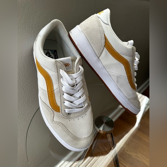 Vans - Picture 3 of 6